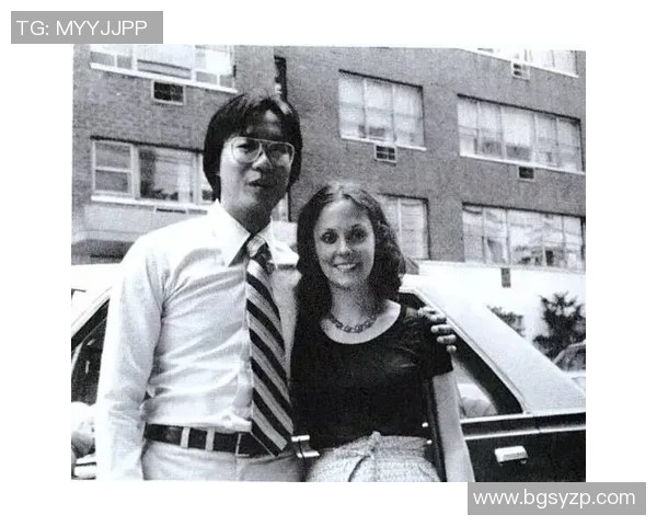 足球明星的空姐妻子揭秘他们的爱情故事与生活点滴